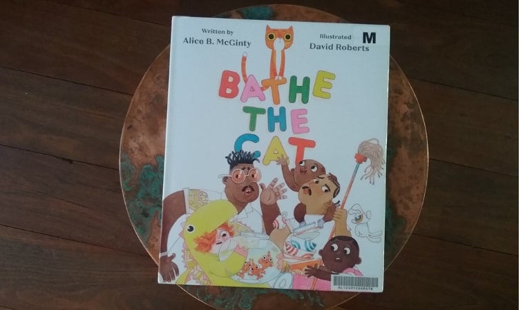 Bathe The Cat By Alice B. McGinty | LOOK INSIDE