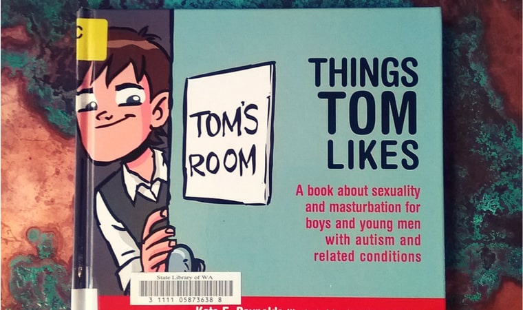 Tom reads a book